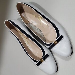 Salvatore Ferragamo Listona White Leather & Blue Classic Bowtie 1" Heel Pump